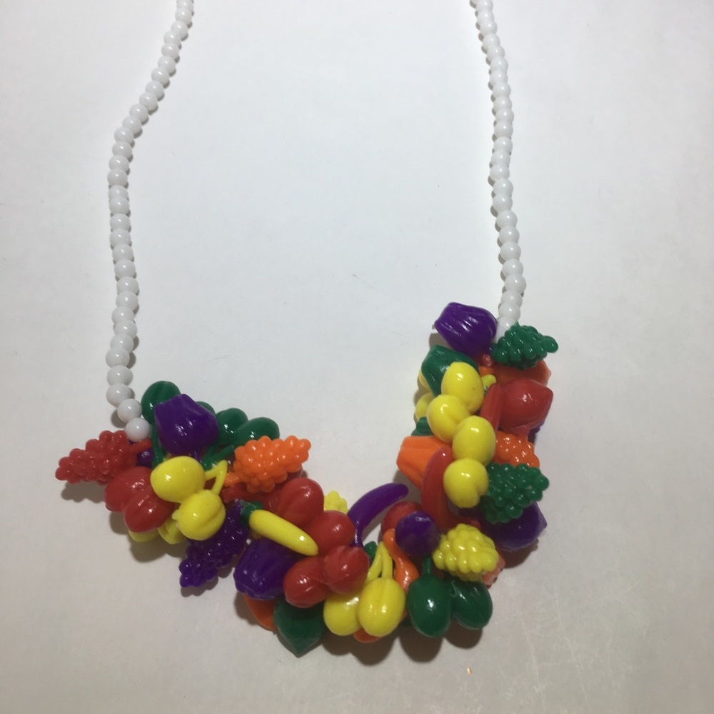 Vintage plastic colorful fruit beaded necklace - Picture 2 of 8
